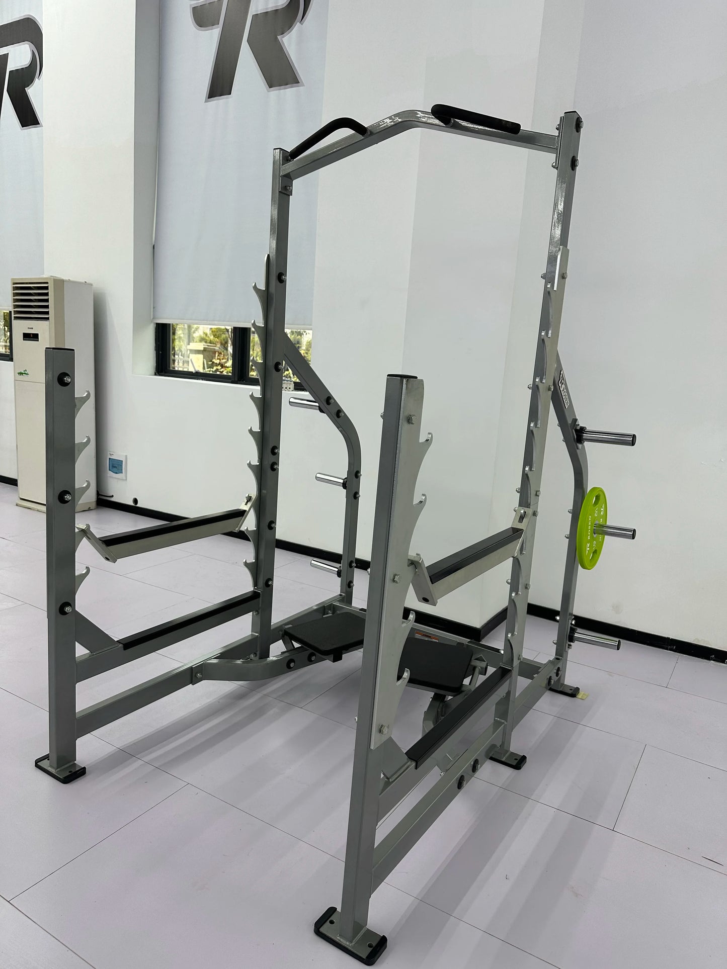 2025 High Quality Gym Equipment Weight Lifting Workout Squat Rack Rosen Fitness Plate Loaded Squat Rack Pull up for Exercise
