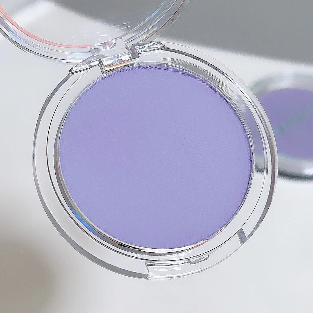 A savior for sensitive skin! Powder-free formula, natural extracts, gentle, non-irritating, sets makeup and nourishes skin, safe